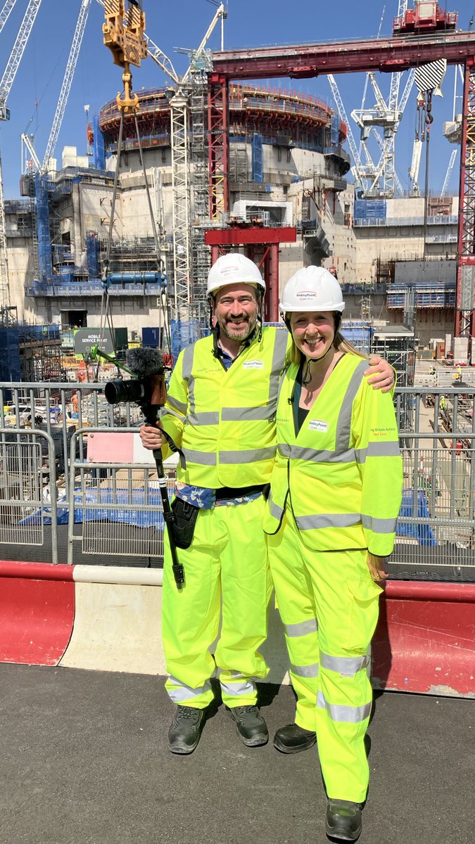 Mini_Minski's tweet image. Wearing full on PPE on the hottest day of the year last week. First time I’ve seen cameraman ⁦@andyroberts1977⁩ not wearing shorts!