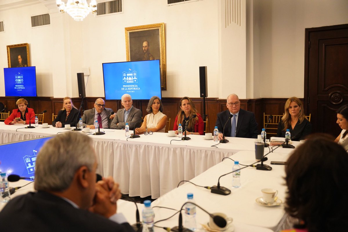 presidenciapma's tweet image. Más de 90 millones de dólares pierde nuestro país con cada cierre. Recibimos a representantes de distintos gremios empresariales para escuchar sus afectaciones y avanzar juntos en soluciones.
Nuestro compromiso es firme: construir un país que avance y no se detenga.…