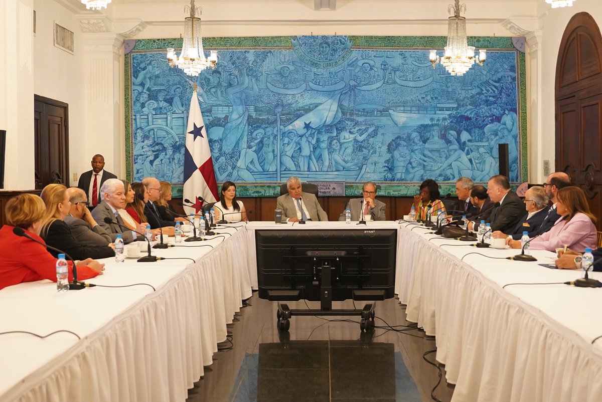 presidenciapma's tweet image. Más de 90 millones de dólares pierde nuestro país con cada cierre. Recibimos a representantes de distintos gremios empresariales para escuchar sus afectaciones y avanzar juntos en soluciones.
Nuestro compromiso es firme: construir un país que avance y no se detenga.…