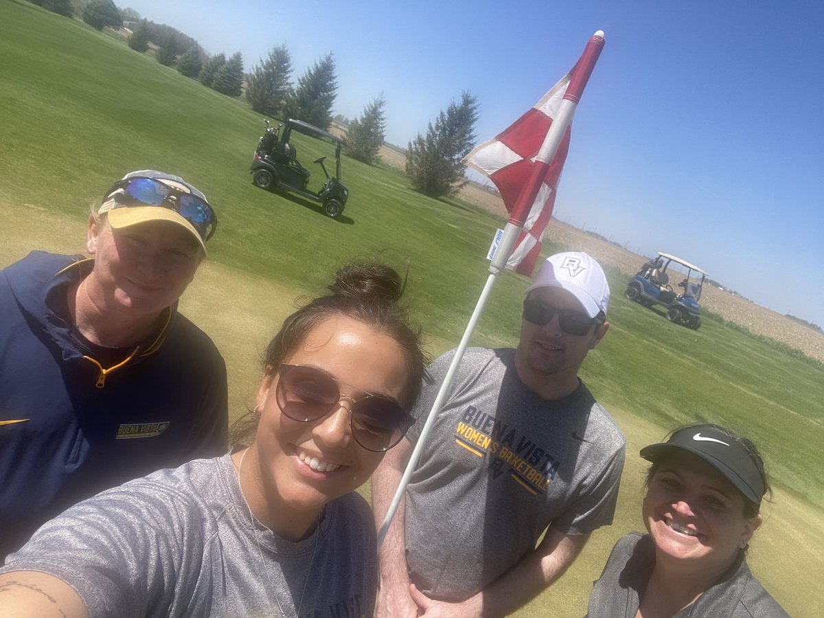 CoachKBoettcher's tweet image. 🏀 vs 🥎  
Game 1
💙💛⛳️🤣