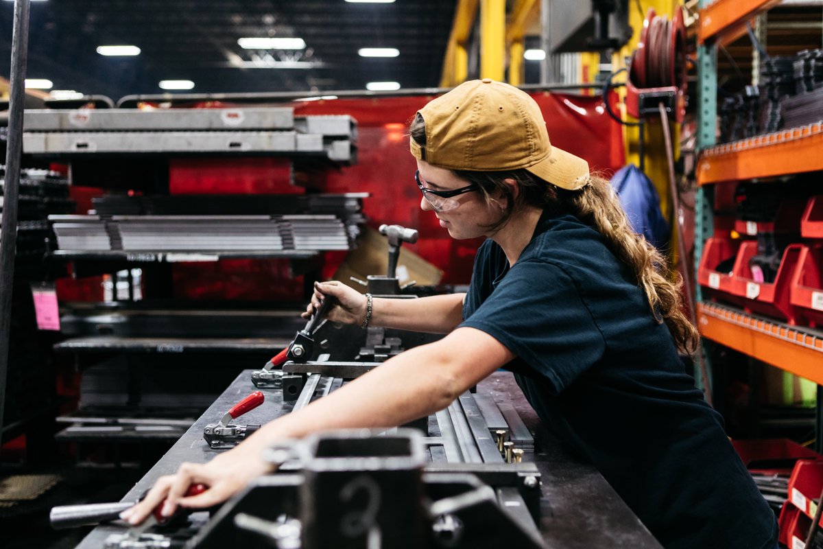 TrustLeeBoy's tweet image. 🛠️ Today on #NationalSkilledTradesDay, we salute the operators, techs, welders &amp;amp; mechanics who turn iron into infrastructure. Your skill powers every mile paved with pride.
Thank you for choosing LeeBoy. 💛
#LeeBoyBuilt #BuiltForTheJob #PavingTheWay #ThankATradesperson