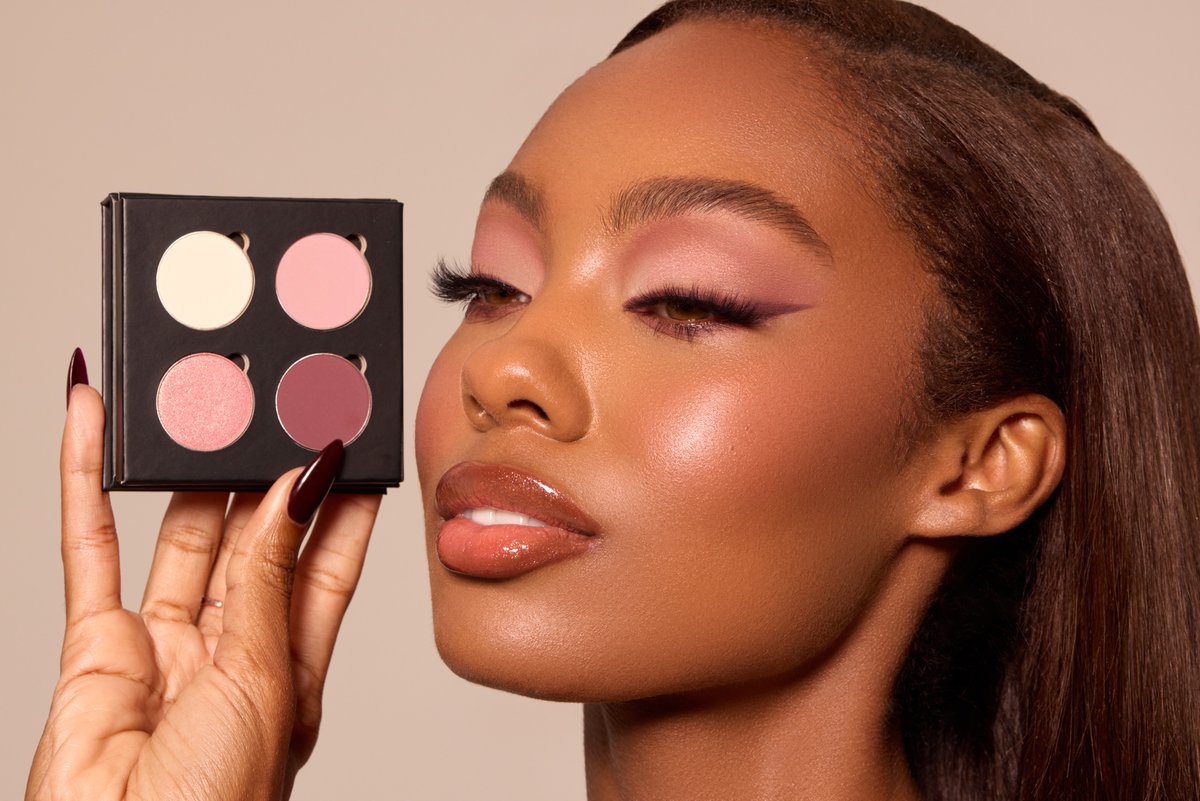 FormlessbyJ's tweet image. 🍓 Add a pop of berry to your beauty routine! The Berry Beautiful Eyeshadow Palette is packed with rich, blendable shades — clean, vegan &amp;amp; stunning. ✨

#formlessbeauty #beautycare #beautytipsandtricks #beautyreview #skincareroutine #skincare #skincareessentials #skincaregoals…