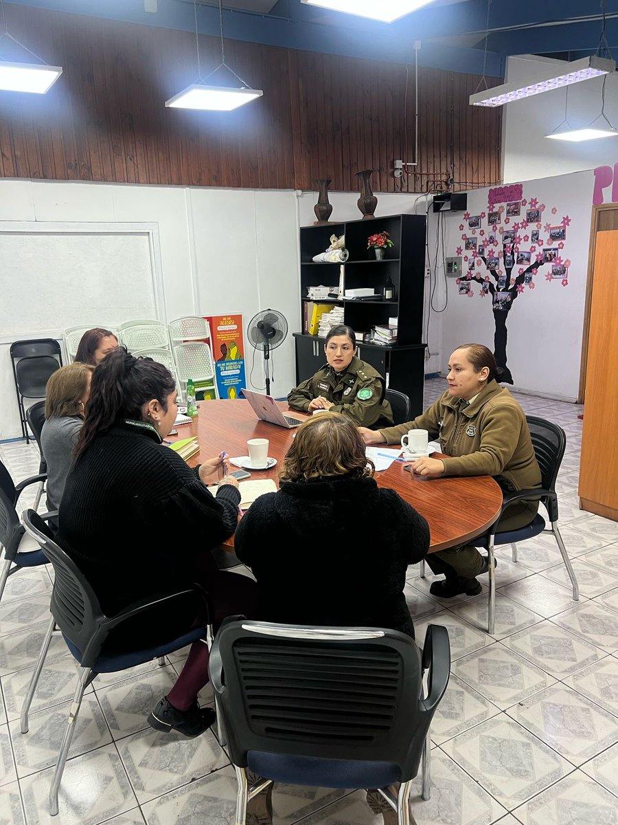 CarabDDHHyFam's tweet photo. Depto. de Protec. de la Fam. y Grupos Vulnerables de @CarabDDHHyFam, junto a Patrullas Comunitarias de 13era. Com. #LaGranja, se reúne con la Sección Mujer y Género de la Casa Mujer de la @Muni_LaGranja para conocer programas y apoyar atención conjunta, en las Salas de Familia. https://t.co/eXDIebUtqo
