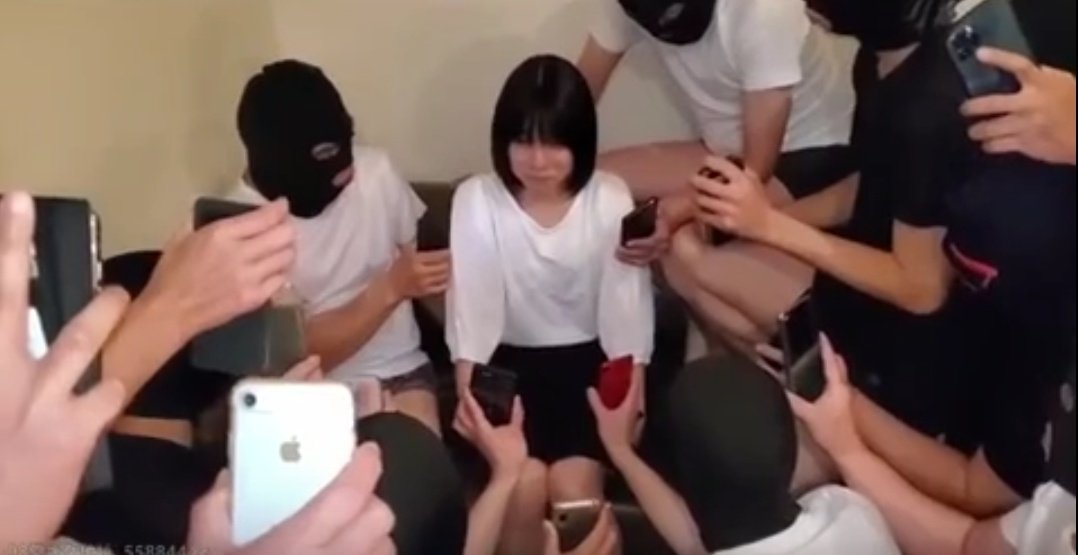 我想請教下
AV入面, 畀條女睇手機係咩意思
我見幾套都係咁