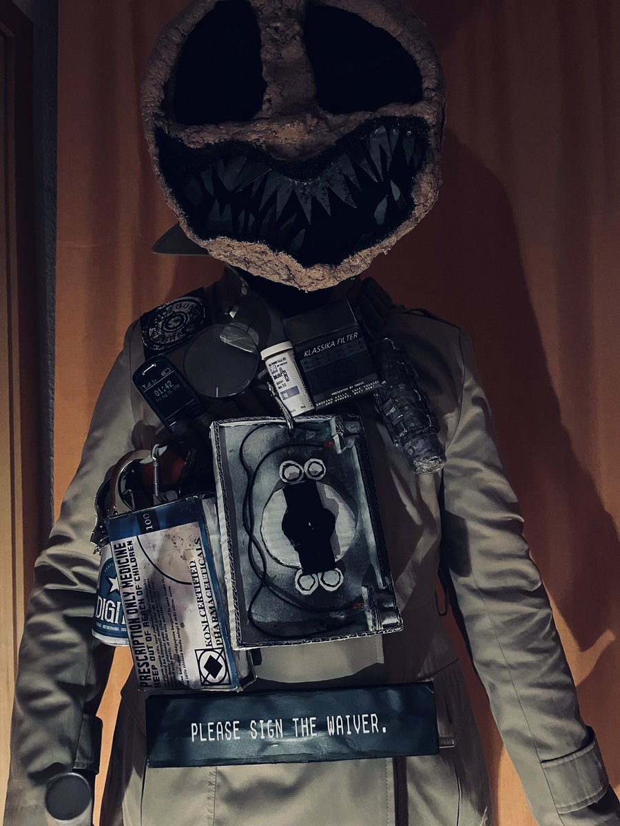 NRPG12's tweet photo. @mikeklubnika #cosplayer #buckshotroulette 

Hey, do you like elaborate shit? I’m feeling grim today: https://t.co/yeinZHOhPs