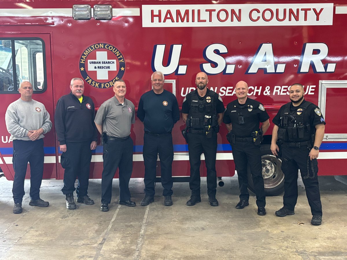 BlueAshPD's tweet image. Chief Pohlman, Lt Stewart and Sgt Chahine provided a gift of appreciation from the Blue Ash Police Association to @HamiltonCoUSAR.  They provide incredible resources to local agencies.  Thanks to all the men and women that give their time to this great organization!