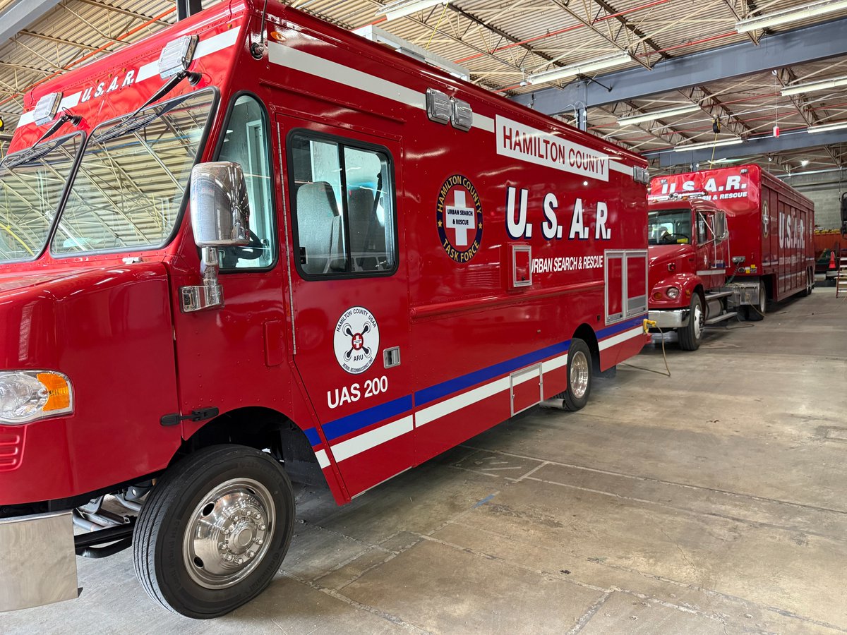 BlueAshPD's tweet image. Chief Pohlman, Lt Stewart and Sgt Chahine provided a gift of appreciation from the Blue Ash Police Association to @HamiltonCoUSAR.  They provide incredible resources to local agencies.  Thanks to all the men and women that give their time to this great organization!
