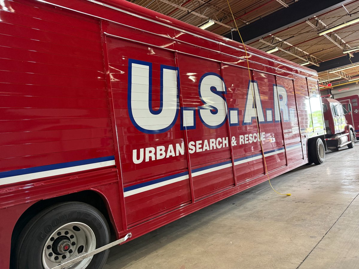 BlueAshPD's tweet image. Chief Pohlman, Lt Stewart and Sgt Chahine provided a gift of appreciation from the Blue Ash Police Association to @HamiltonCoUSAR.  They provide incredible resources to local agencies.  Thanks to all the men and women that give their time to this great organization!