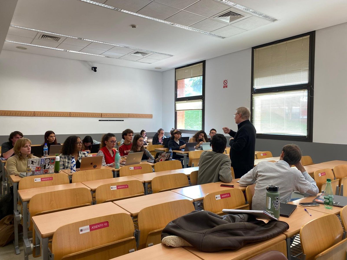 Daniel Cravacuore (@dcravacuore) on Twitter photo Dando clases en el curso de Politica y Gobierno en América Latina en la Facultad de Derecho de la <a href="/UAM_Madrid/">UAM Autónoma Madrid</a> Dando clases en el curso de Politica y Gobierno en América Latina en la Facultad de Derecho de la <a href="/UAM_Madrid/">UAM Autónoma Madrid</a>
