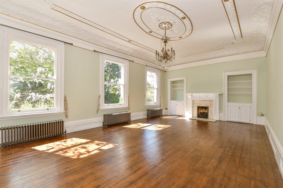 🏡 4 Bedrooms | Broadstairs, Kent

Full of charm and character, this semi-detached house has lots to offer! With some updating required, you could put your own mark on it and really make this a stunning home.

👉 birdeye.cx/kqqk4u