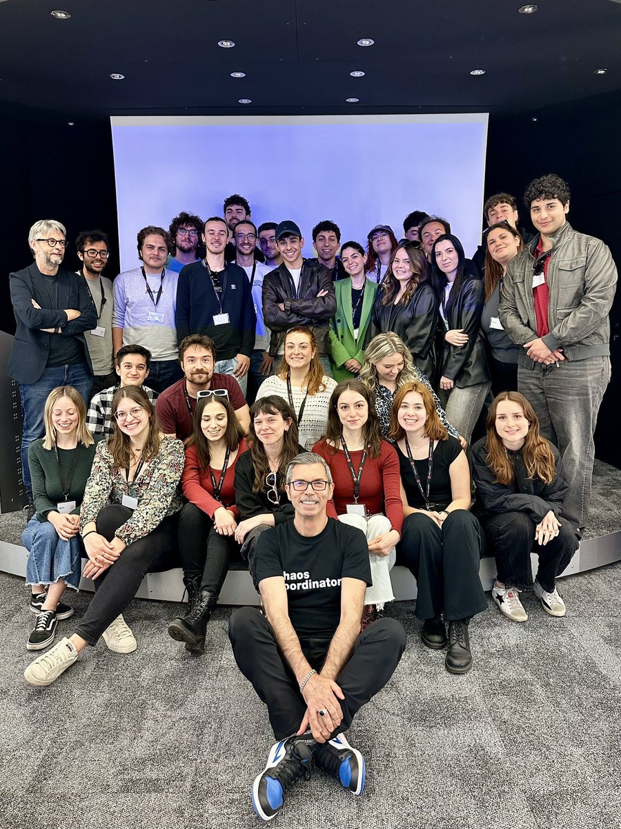 MasterMusica's tweet image. Oggi #lezionesulcampo nella sede di @SonyMusicItaly per la classe del #MasterMusica con il prof. @ilfanta65