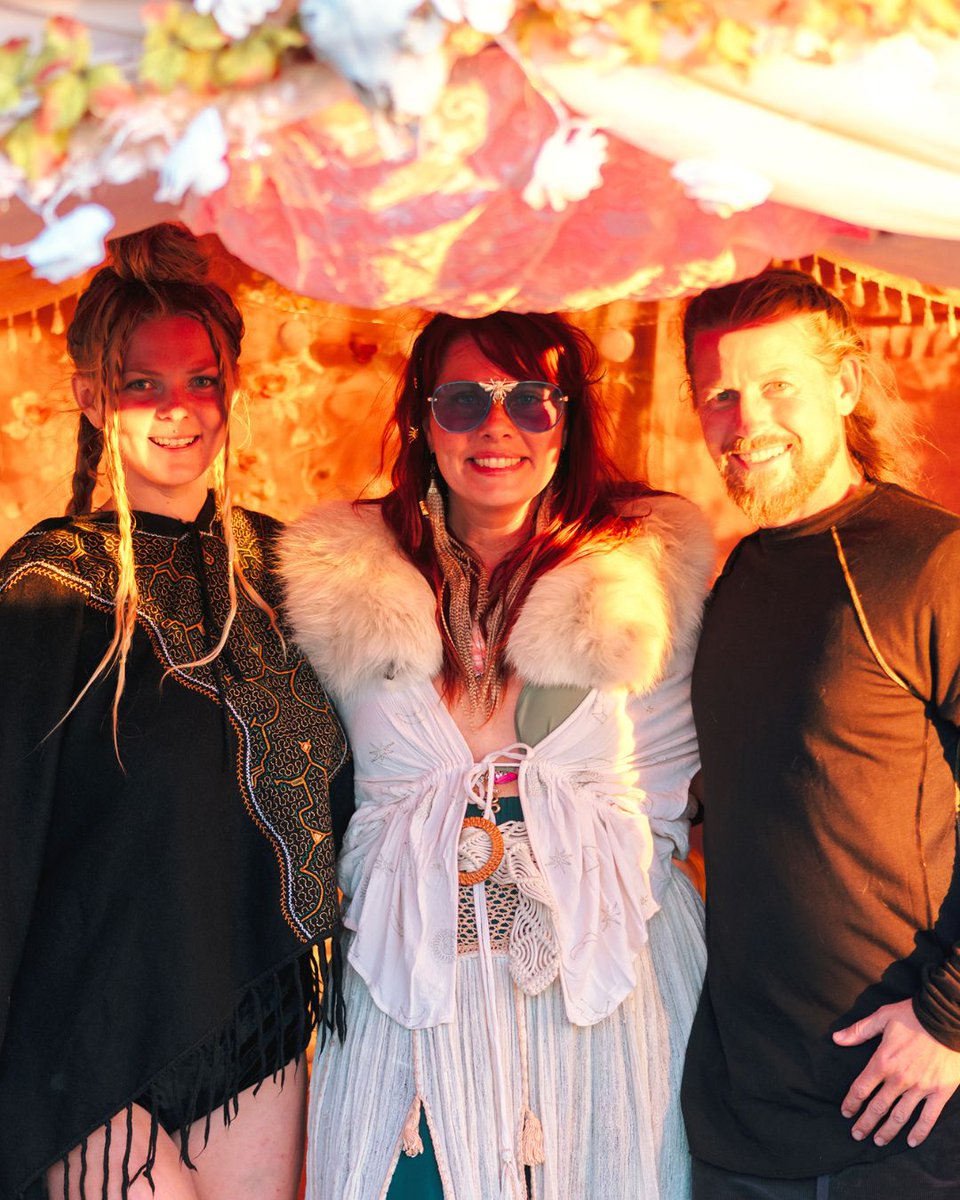 Bold. Electric. Alive. 🍊✨

Orange is the color of sunset sets, golden laughter, and that unmistakable Equinox glow. 🧡 With the lineup out, the countdown begins — are you ready to feel it all?

Tell us what you’re most excited for this year! 👇

#CascadeEquinoxFestival