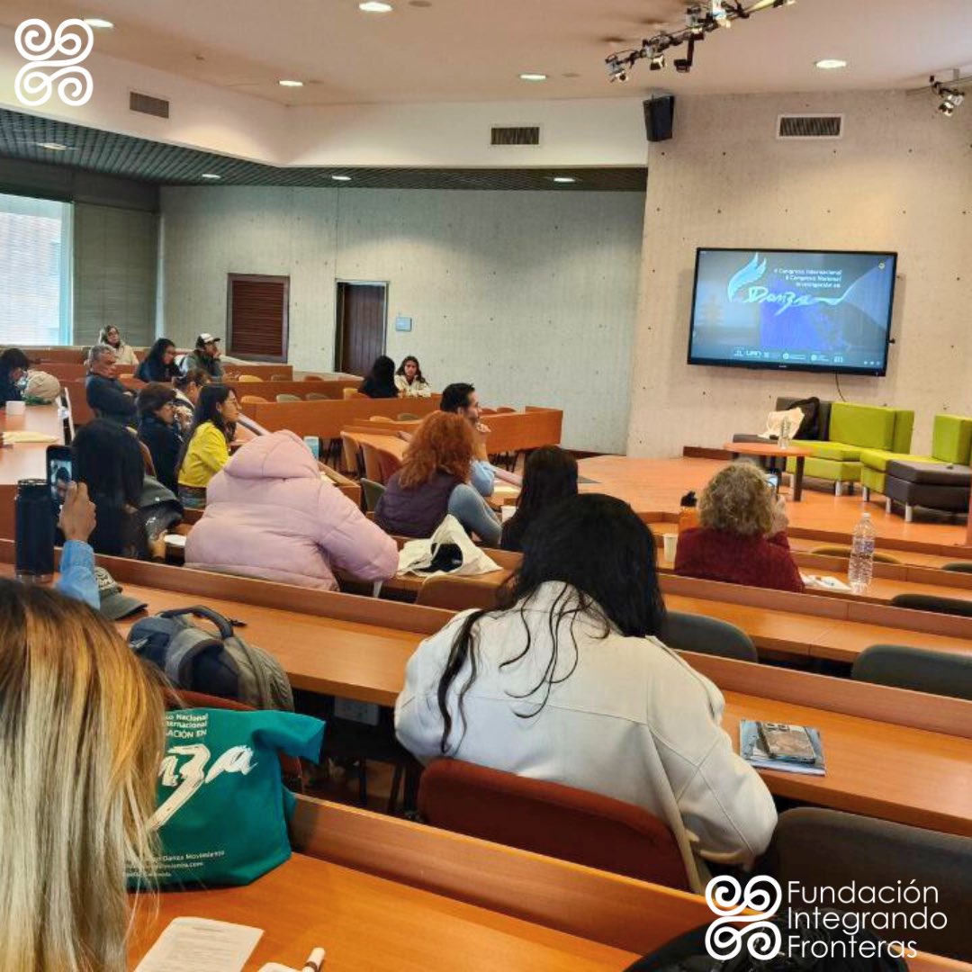 FIFronteras's tweet photo. ¡Arranca el Día 6 del Congreso con una plenaria imperdible! 🎓✨
“Educación para las artes y/o las artes para la educación” 🎨📚
A cargo de la Dra. Aleyda Nuby Gutiérrez Mavesoy, decana de la Facultad de Bellas Artes de la Universidad Pedagógica Nacional de Colombia https://t.co/c0fD9jNtNl