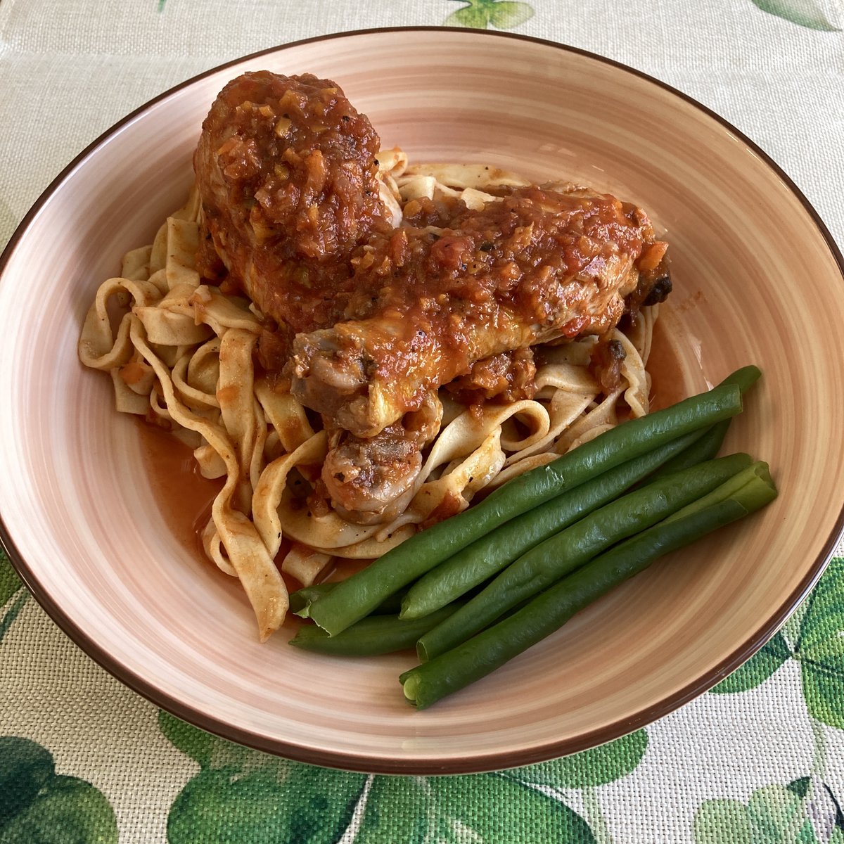 When the sauce from this Chicken Cacciatore is delicious over fresh pasta, it is definitely a winner #bayarea #foodblog #foodblogger #cookwithzee #homecooking - cookwithzee.blogspot.com/2025/05/tradit…