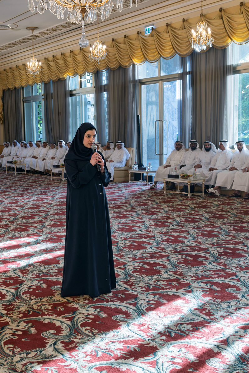 HHShkMohd's tweet photo. استقبلت اليوم ضمن مجلسنا الدوري مجموعة من المسؤولين والأعيان ورجال الأعمال الأجانب .. تبادلنا معهم الحديث .. وآخر أخبار التجارة والأعمال .. وأهم مستجدات مشاريع الحكومة .. وأخبار المجتمع  .. 

واستمع الجميع بعد ذلك لشرح واف من وزيرة التربية والتعليم حول المبادرة الجديدة لحكومتنا في تعليم الذكاء الاصطناعي في كافة مراحل التعليم .. وأثر ذلك على الطلاب .. والمعلمين .. وعلى مستقبل بلادنا باذن الله .. 

كما استقبلت أيضاً ضمن المجلس  مجموعة عمل اعتز بها وأفخر بجهودها .. هم فريق عمل المفاوضات الدولية الخاصة بالشراكات الاقتصادية وتسهيل وفتح تجارتنا الخارجية مع دول العالم … فريق يساوي بلغة الأرقام أكثر من 100 مليار درهم سيضيفها لاقتصادنا الوطني .. لهم التحية والتقدير .. ولجميع فرق الوطن كل الفخر والمحبة .. كل في مجاله . 

مجالسنا وجمعاتنا هي جلسات عمل .. وتعارف .. وتعلم .. وتقدير .. ونسأل الله أن يوفق الجميع لخدمة البلاد والعباد