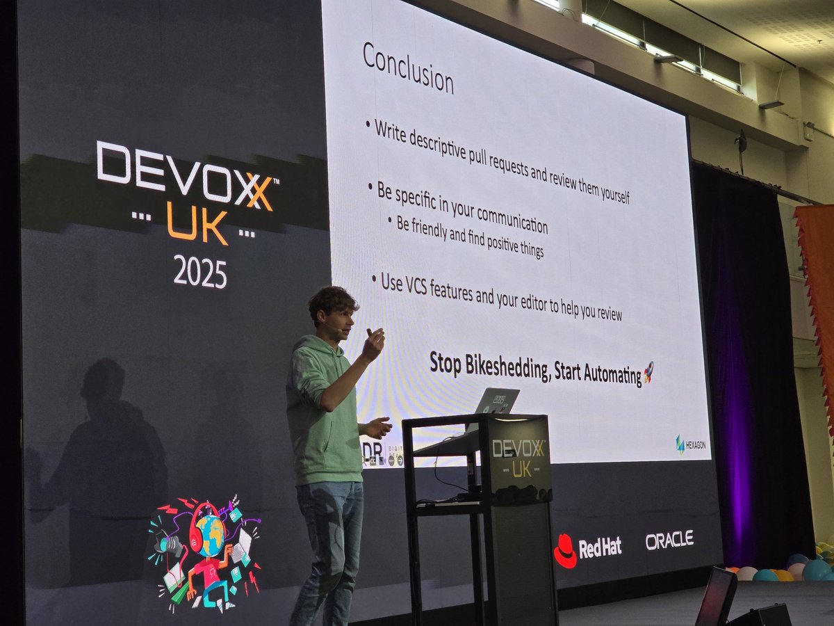 antetmc2's tweet image. Great meeting speaker colleague @DevPaco and he had insightful and example-based talk about code reviews at @DevoxxUK! 🙌 I liked seeing concrete examples like using linting for commits messages, recommendations for using templates for descriptions and more!

He gave more great…