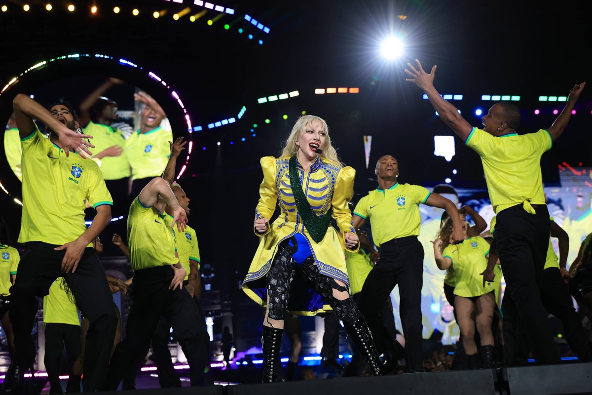 ladygaganownet's tweet image. More than 600 professional pictures of Lady Gaga's show in Copacabana are now available on @gagaimages.