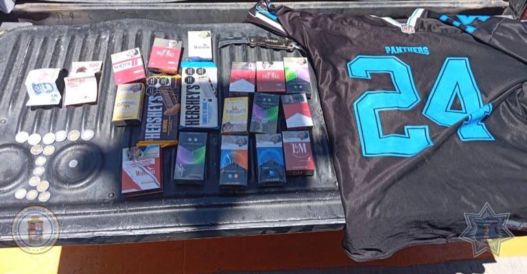 GuanajuatenseWb's tweet image. Detenidos por robo con violencia en El Coecillo
La Policía de León capturó a dos hombres tras asaltar un Oxxo.
Llevaban dinero, mercancía y un arma blanca.
Ambos con más de 120 detenciones previas.
#LeónSeguro #SSPPC #LeónVigilante
🔗Más info: elguanajuatense.com/detienen-a-dos…