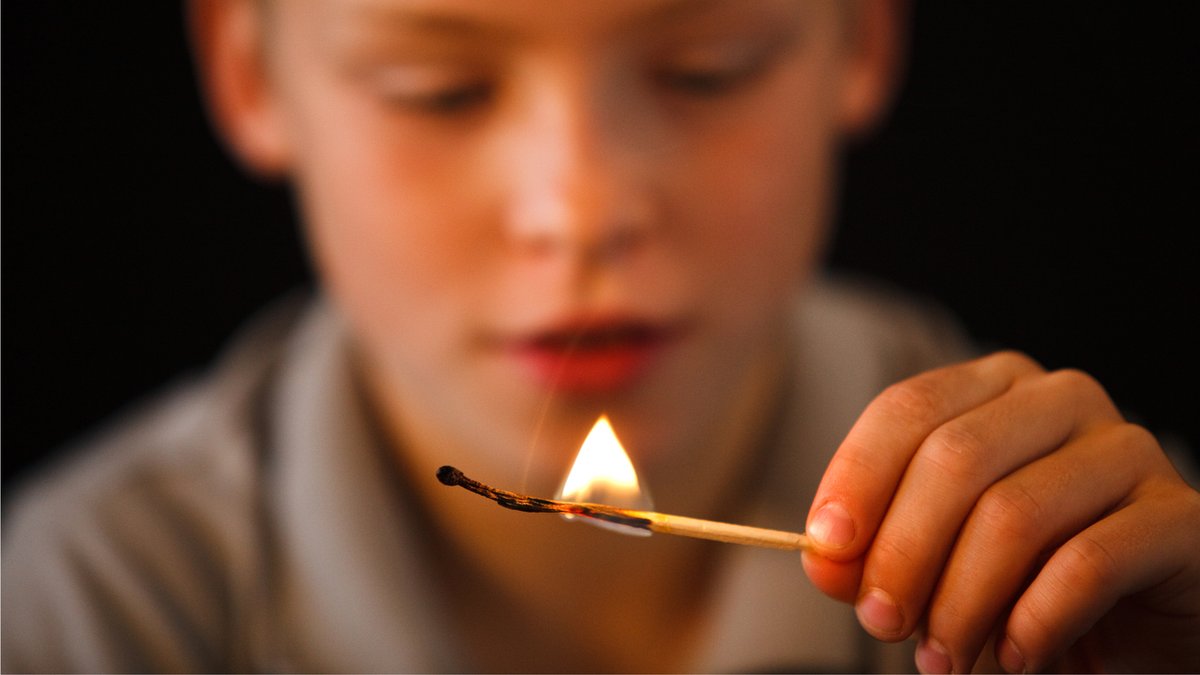NAofSFM's tweet image. Teach young children to never touch matches and lighters and to tell a grownup
if they find them.
#FirePrevention #FireSafetyTips #BeSafe #KidsFireSafety #aaw