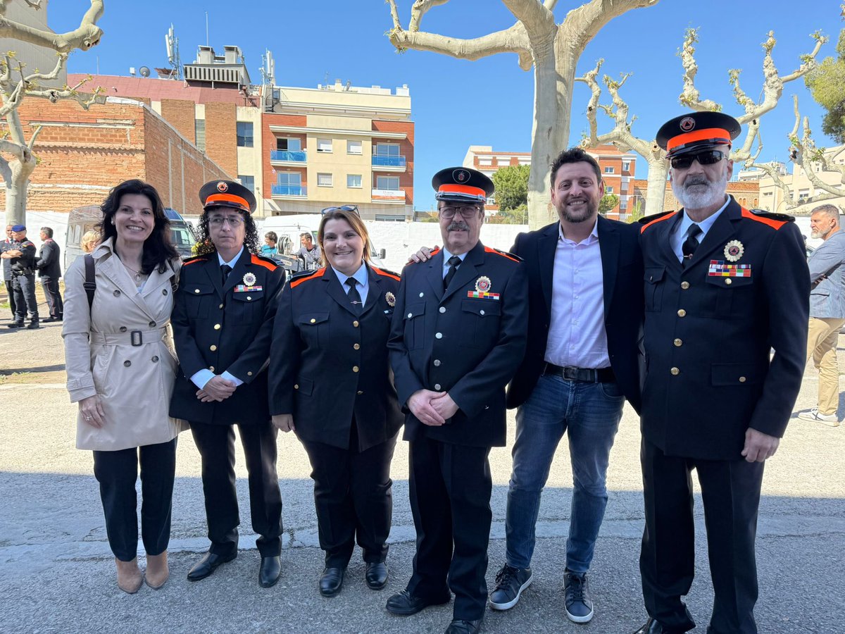 AvpcTarragona's tweet photo. Avui hem estat present a l'acte institucional #Esquadres2025 de la Regió Policial del Camp de Tarragona. Una festivitat de @mossos on hem estat reconeguts per doble partida.

Per una banda, al Cap d'Unitat d'@avpctarragona Lluís Mangrané, que ha estat distingit amb la Medalla del https://t.co/iYPD6h9Bnk