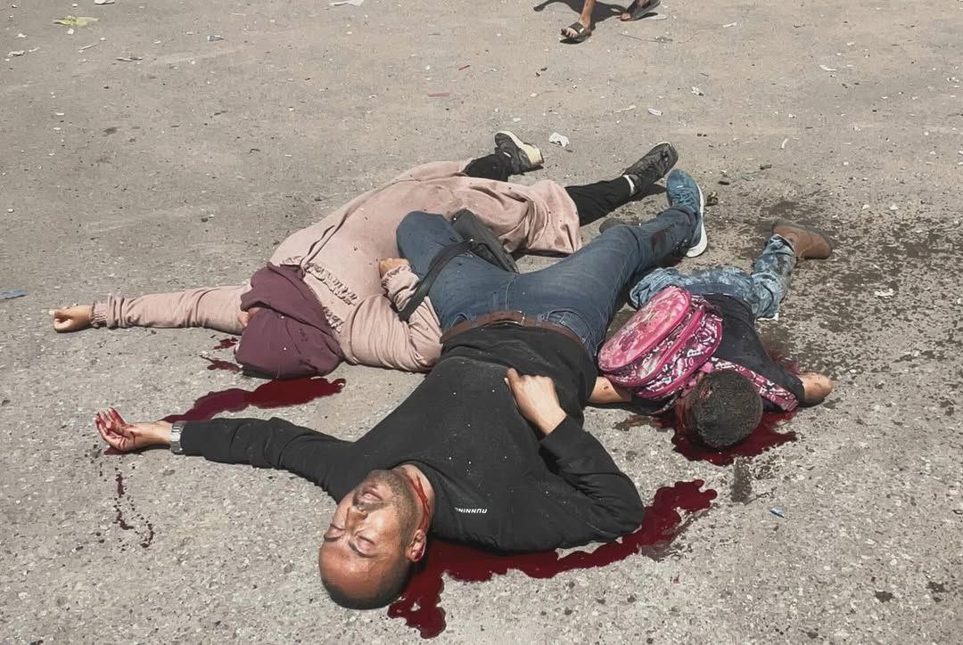 Gazzedeki katliamlara bakamıyoruz artık değil mi? Görmek, duymak bile istemiyoruz. Acısına dayanamadığımız için, dişe dokunur bir şeyler yapamadığımızı düşündüğümüz için haberlerine de maruz kalmak istemiyoruz değil mi?
İşte tam olarak istedikleri bu idi. Her şeyi