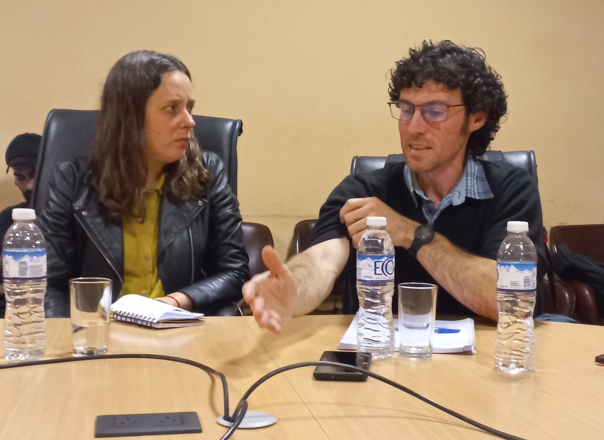 MesaFederalxCyT (@mesa_cytec) on Twitter photo <a href="/josefinalvaca/">JosefinaLVaca</a> <a href="/DefLaCienArg/">DefendamosLaCienciaArgentina</a> <a href="/ClaudioMartne17/">Claudio Martínez</a> <a href="/_TonOrtiz/">Gastón Ortiz</a> <a href="/VamosDFte/">La #CienciaArgentina se defiende</a> <a href="/_CienciaAbierta/">Ciencia Abierta</a> <a href="/cienciaargent/">CienciaArgentina</a> <a href="/RAICYT_Ar/">RAICYT</a> <a href="/RCSalvarezza/">Roberto Salvarezza</a> <a href="/ferpeirano/">Fernando Peirano</a> <a href="/RFTCONICET/">Red Federal Trabajadores CONICET</a> 🆘 "Cerca de mil trabajadorxs que ganaron por concurso un cargo de investigadxr en el #CONICET antes del cambio de gobierno debían ser efectivizadxs en sus cargos durante 2024. Hoy siguen a la espera y sin que ello ocurra", dijo <a href="/jeremiasincicco/">Jeremías Incicco</a>, integrante de la Mesa Federal <a href="/josefinalvaca/">JosefinaLVaca</a> <a href="/DefLaCienArg/">DefendamosLaCienciaArgentina</a> <a href="/ClaudioMartne17/">Claudio Martínez</a> <a href="/_TonOrtiz/">Gastón Ortiz</a> <a href="/VamosDFte/">La #CienciaArgentina se defiende</a> <a href="/_CienciaAbierta/">Ciencia Abierta</a> <a href="/cienciaargent/">CienciaArgentina</a> <a href="/RAICYT_Ar/">RAICYT</a> <a href="/RCSalvarezza/">Roberto Salvarezza</a> <a href="/ferpeirano/">Fernando Peirano</a> <a href="/RFTCONICET/">Red Federal Trabajadores CONICET</a> 🆘 "Cerca de mil trabajadorxs que ganaron por concurso un cargo de investigadxr en el #CONICET antes del cambio de gobierno debían ser efectivizadxs en sus cargos durante 2024. Hoy siguen a la espera y sin que ello ocurra", dijo <a href="/jeremiasincicco/">Jeremías Incicco</a>, integrante de la Mesa Federal