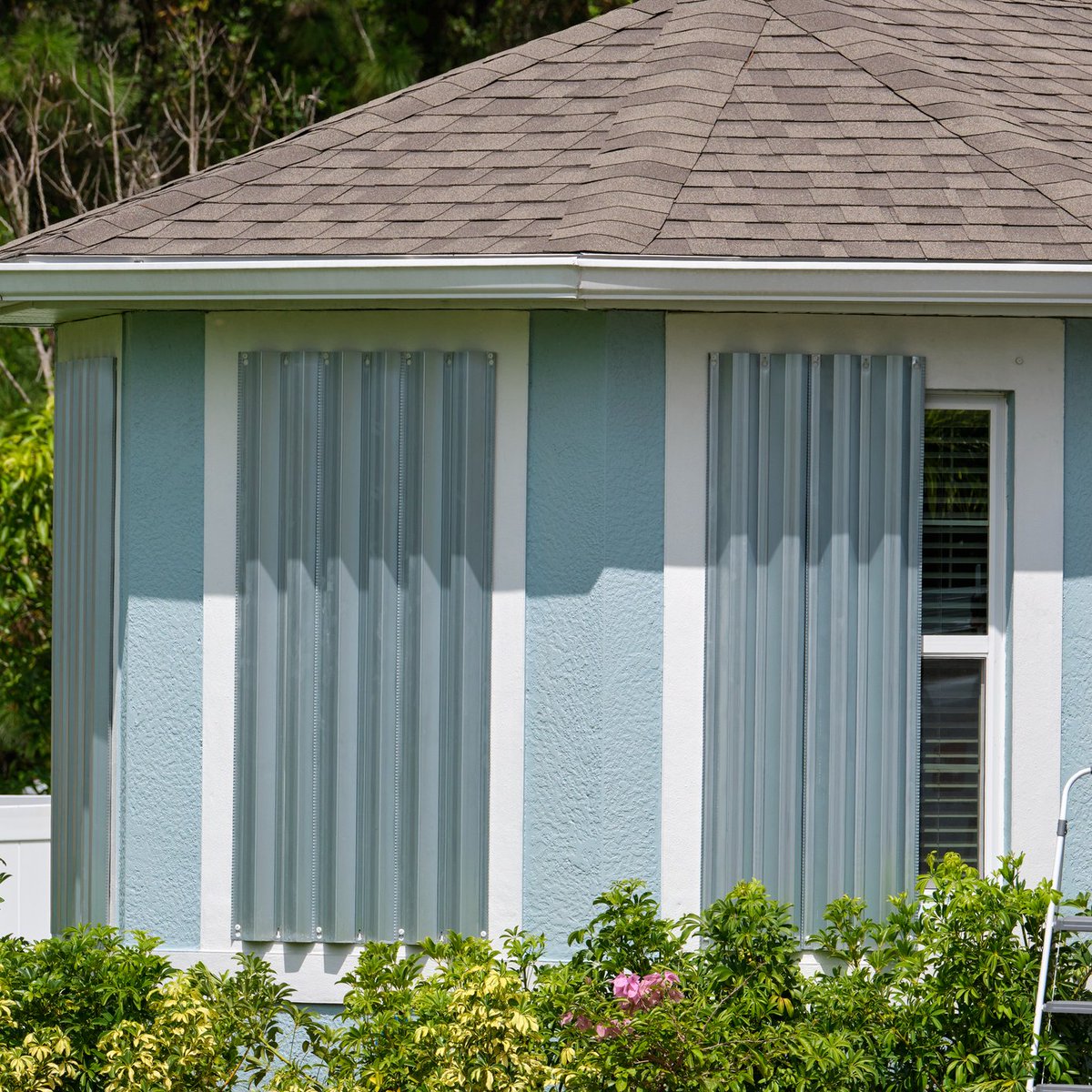 Today is Day 4️⃣ of National Hurricane Preparedness Week. Today's tip is to get moving when a storm threatens...without hesitation. When a storm is imminently approaching, your disaster supplies and go-kits should be ready. Here are the other things you need to consider during