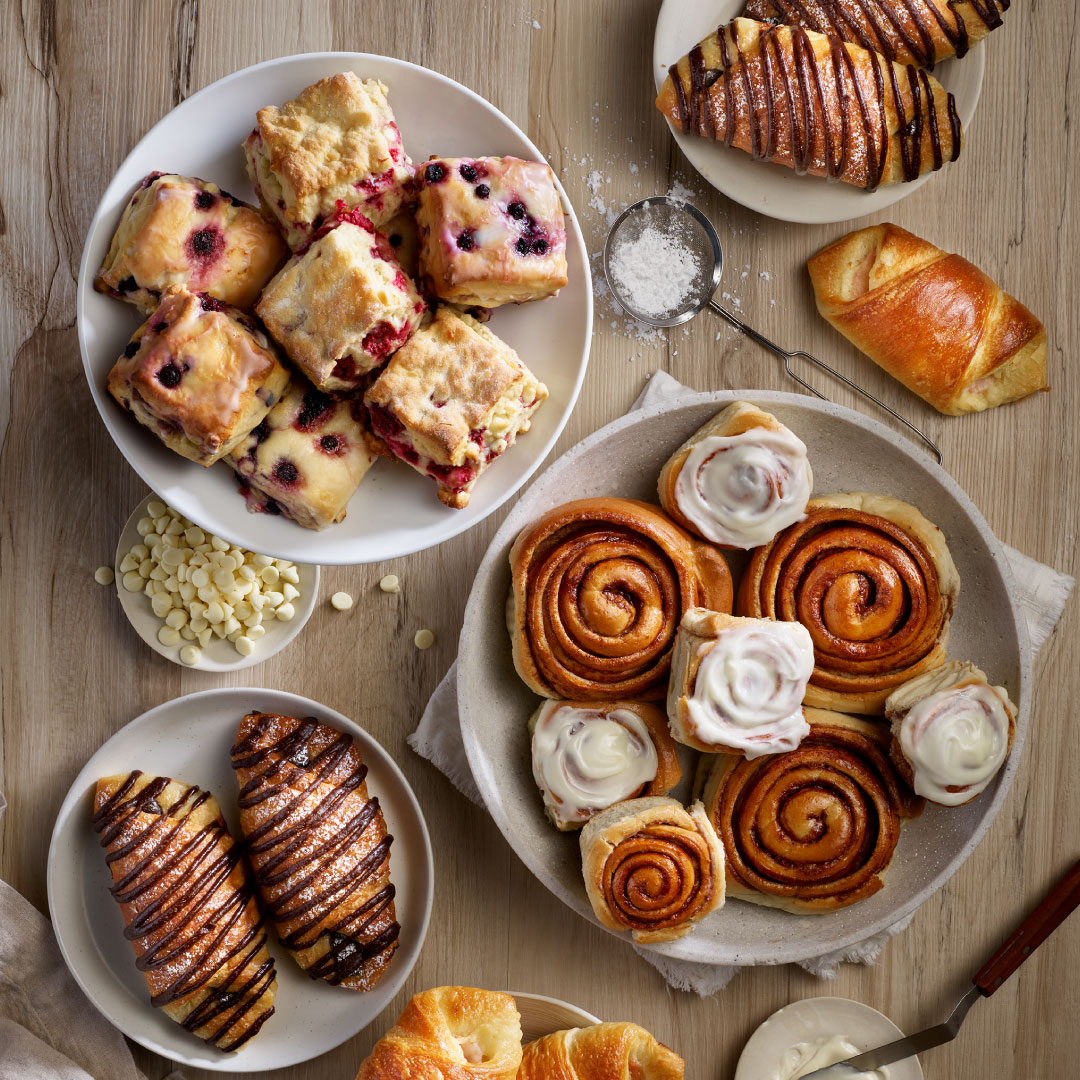 shopcapilano's tweet photo. Butter up Mom this Mother’s Day 🥐💛
Treat her to scones, croissants &amp; cinnamon buns from @COBSBread at Capilano Mall  — freshly baked, just like she deserves. 💐 

#MothersDay #COBSBread #CapilanoMall #NorthVancouver https://t.co/FaOCO4kYyS