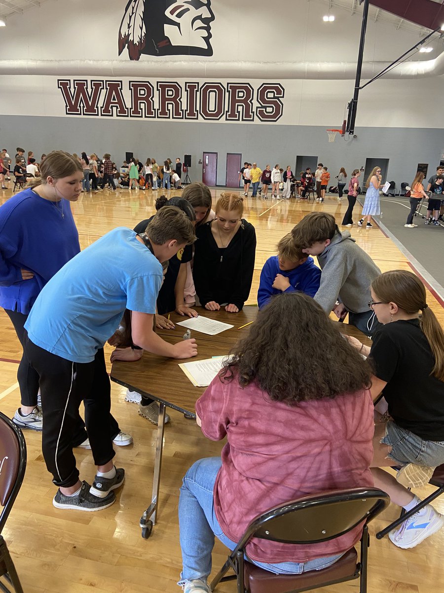 HS_AP_Warriors's tweet image. Warrior FBLA students are leading teamwork activities for Ms students! Awesome to see everyone working together &amp;amp; having fun! Go Warriors! #wdpride