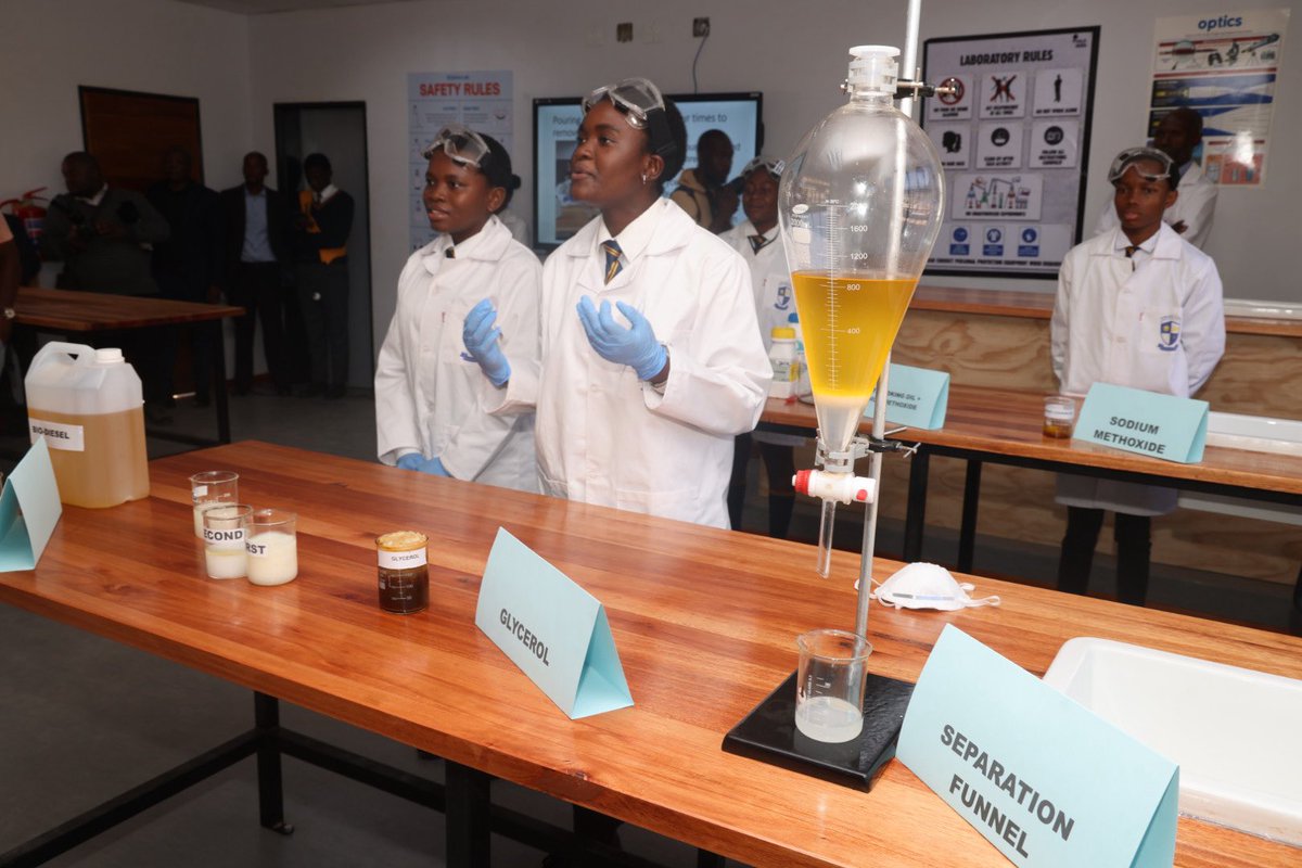 EducationGP1's tweet image. [WATCH]: Learners from Ribane-Laka Maths, Science &amp;amp; ICT Schools of Specialisation produced their own biodiesel—ready to fuel various school projects.

A brilliant example of innovation, sustainability, and hands-on learning in action! #GrowingGautengTogether #TacklingG13