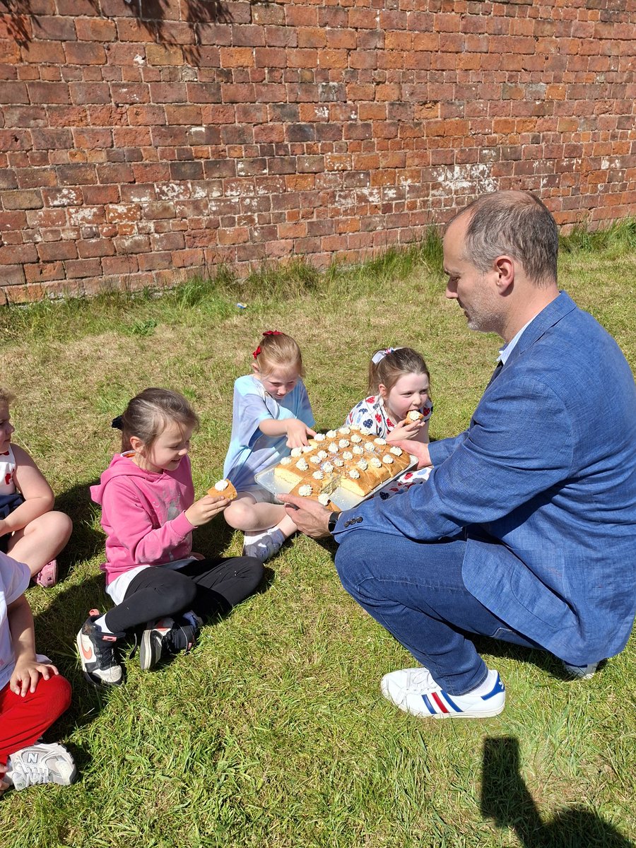 Y1_CTK's tweet photo. VE Day Celebrations continued... https://t.co/nMPH8lZGs0