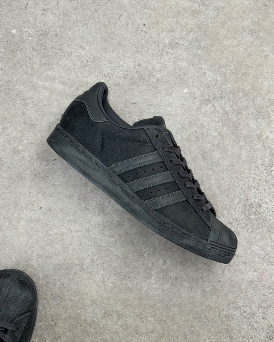 sizeofficial's tweet photo. Our next size? exclusive collaboration with #adidasOriginals - the Superstar receives a premium fashion execution.
Launching very soon. #sizeexclusive https://t.co/a32Axb3wni