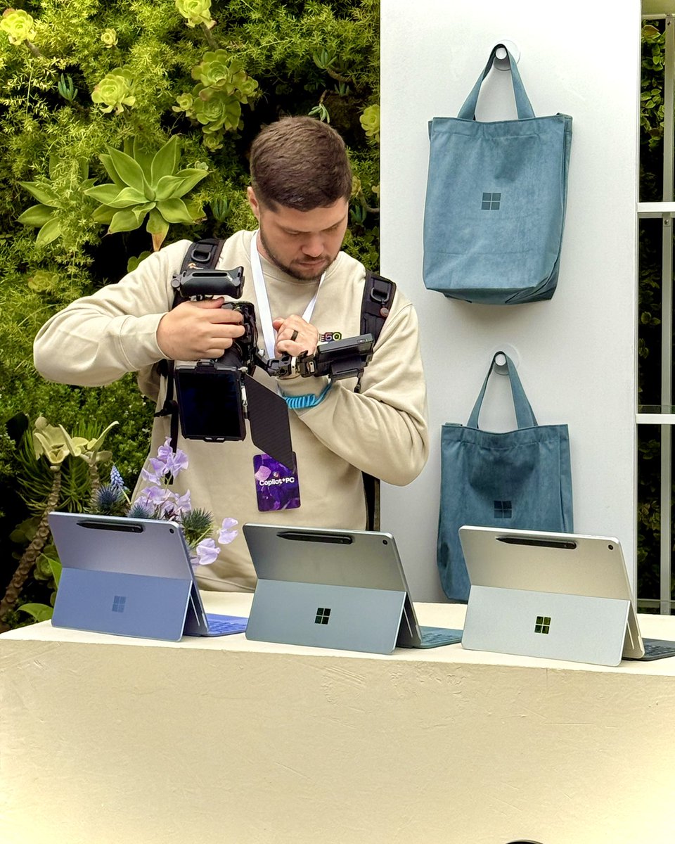 itsandrewbond's tweet image. At the Microsoft Surface event with the people who make it special 🫶 #newsurfacepcs @microsoft @surface