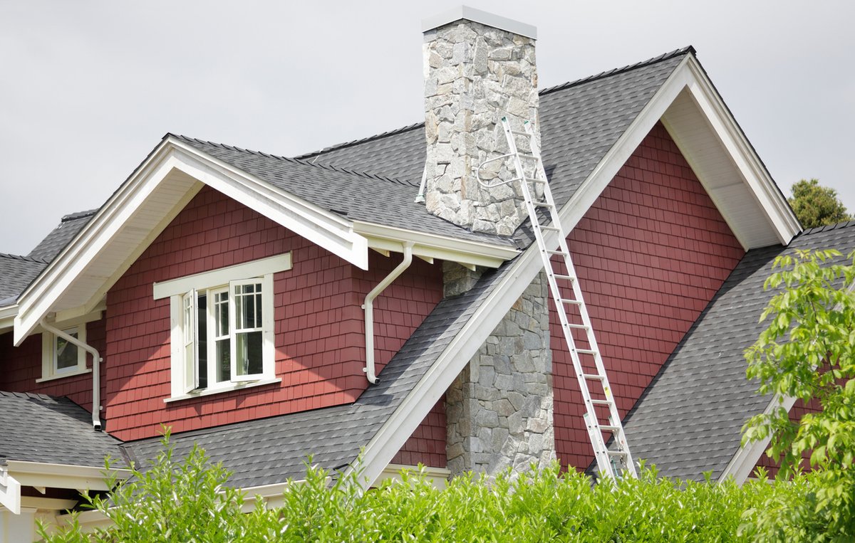 Ultimaroofing's tweet image. Your home's first line of defense starts at the roof. Our 10-year workmanship warranty ensures long-lasting quality you can trust. Upgrade your home's protection today! ultimaroofing.com 
 
#TrustedRoofing #WarrantyProtection