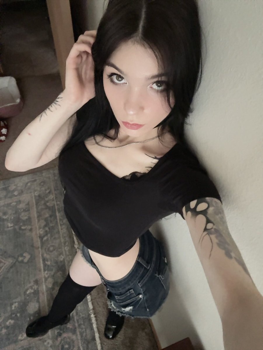 like for kiss RT for hiss