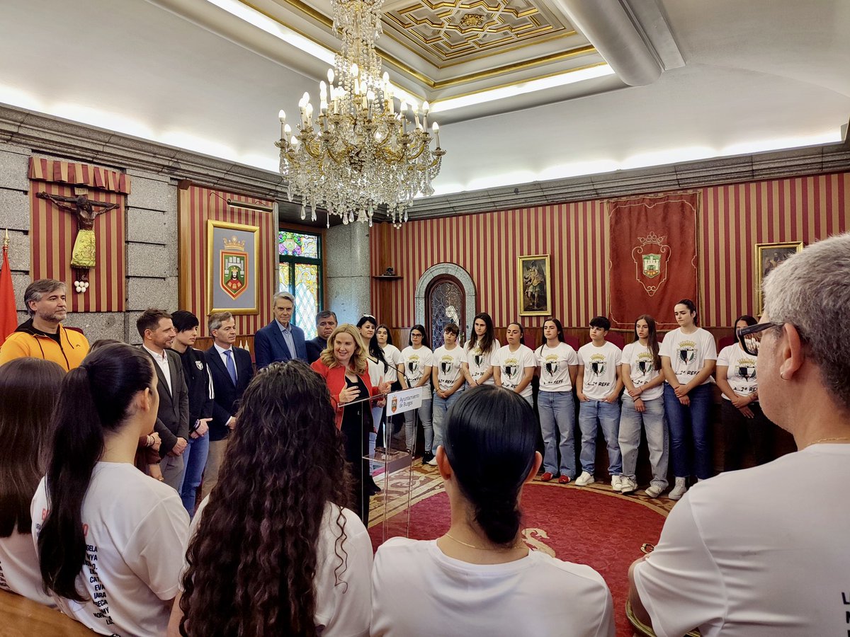 bcffemenino's tweet image. Recepción en el @Aytoburgos por la consecución del ascenso a 2ª RFEF 🤍🖤

Agradecer al Ayuntamiento de Burgos y a @cris_ayala_ la invitación y la hospitalidad 👏🏻

#TodaMiVida