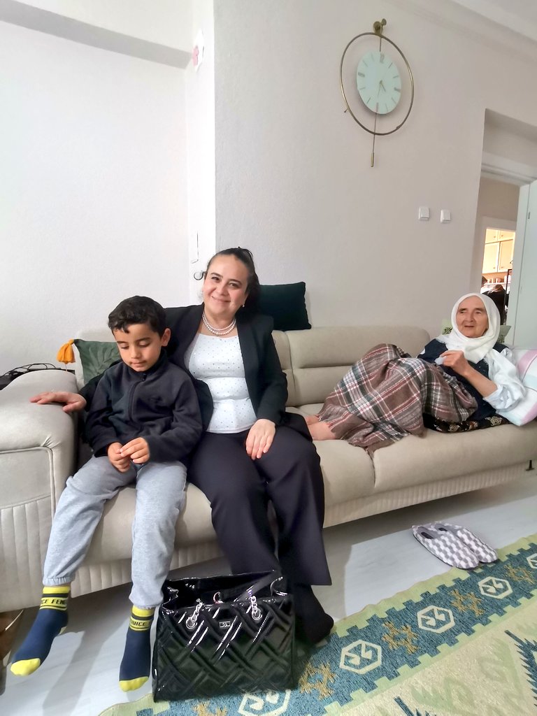 📍GEÇMİŞ OLSUN ZİYARETİ

Ak Parti Çorum İl Kadın Kolları Başkanımız Av. Semra AKYÜZ ÖZDAĞ ve Yönetim Kurulu Üyelerimiz ile birlikte Halime CEYLAN'ın annesine geçmiş olsun ziyaretinde bulunduk.

@akkadingm
<a href="/tugbaisikercan/">Tuğba IŞIK ERCAN</a>
@semraa_ozdag