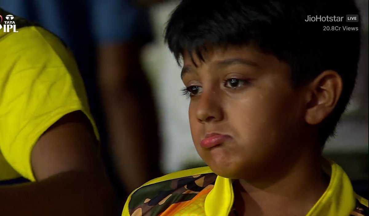 #KKRvCSK #KKRvsCSK 
One more thriller 😬

Csk need 8 runs from 7 balls with 3 wickets left ..

Dube out but Dhoni there ..

If KKR looses this ,they r practically out fm playoffs 🥲