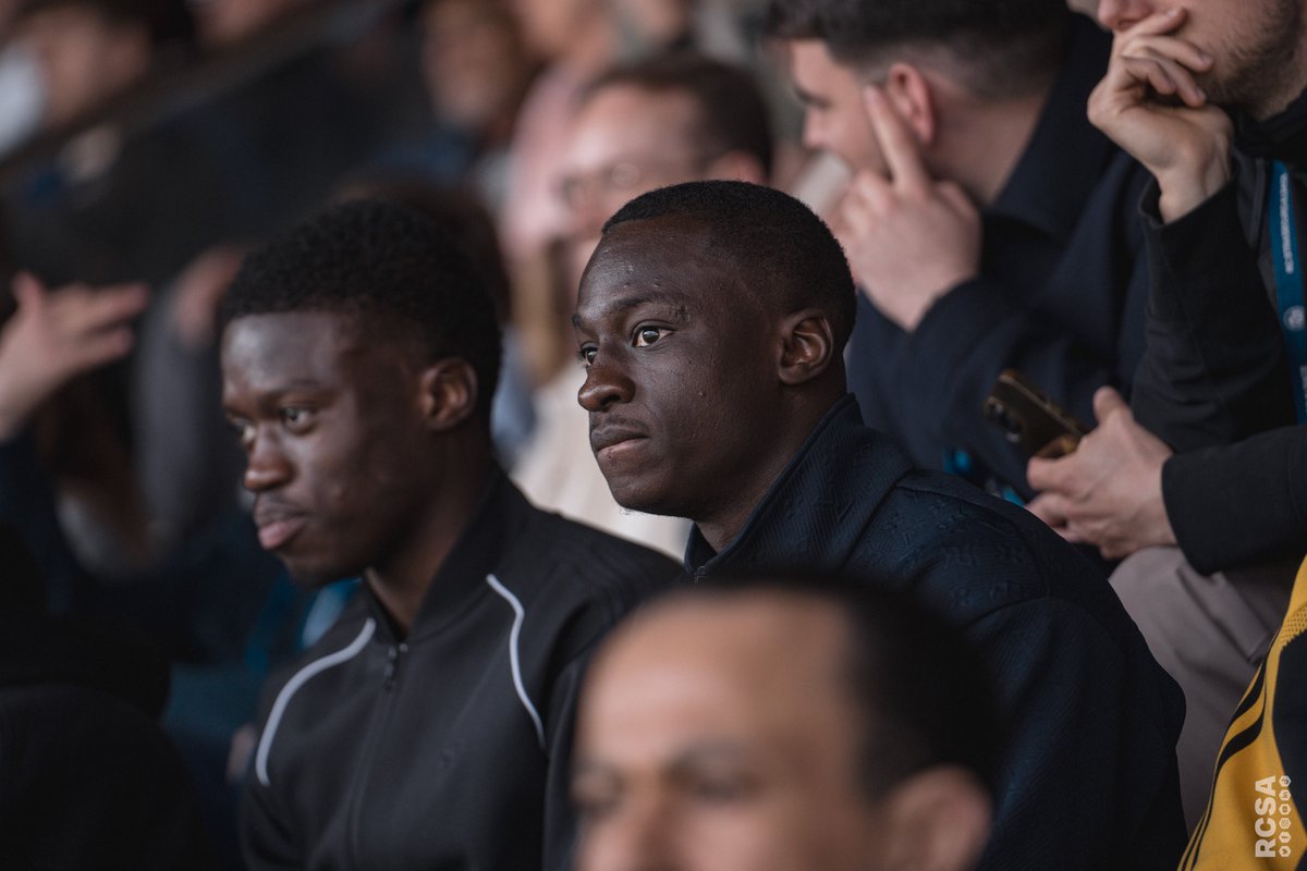 RCSA_Feminines's tweet image. 🫶 Les joueurs de l&apos;équipe masculine étaient présents en tribunes pour supporters nos féminines !

Merci messieurs ! 💙

#RCSASDR (2-1)