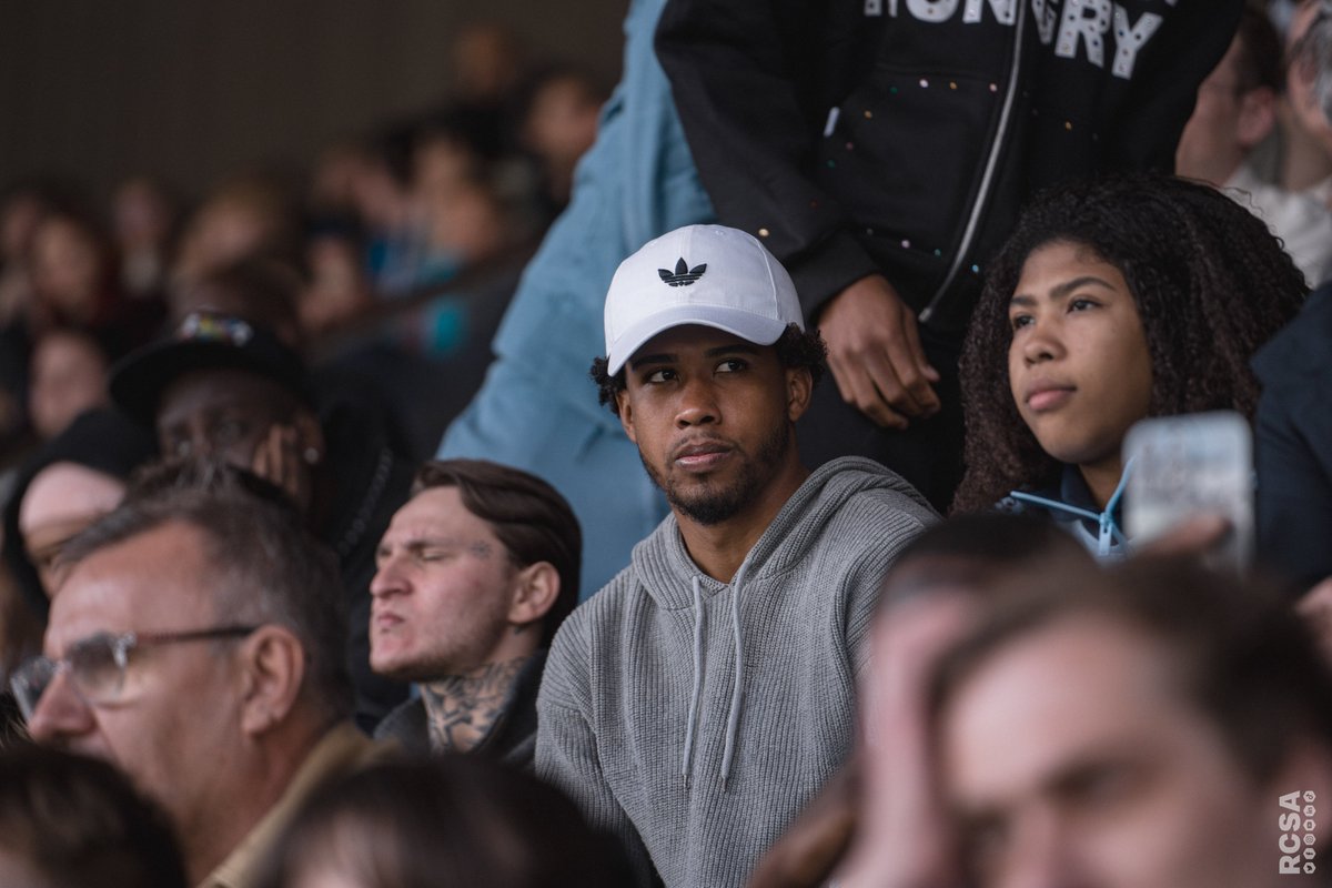 RCSA_Feminines's tweet image. 🫶 Les joueurs de l&apos;équipe masculine étaient présents en tribunes pour supporters nos féminines !

Merci messieurs ! 💙

#RCSASDR (2-1)