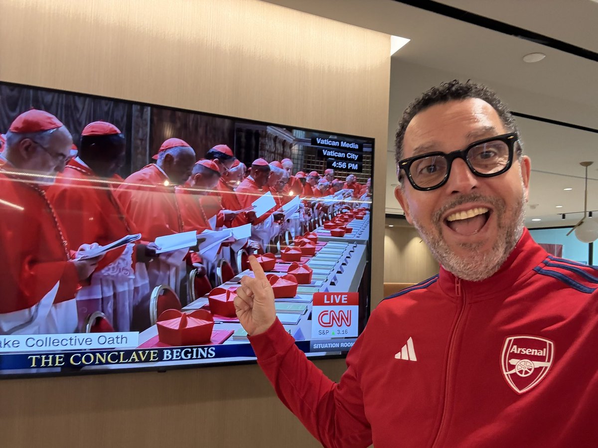 misterkoop's tweet photo. Conclave full of Arsenal fans ahead of the match today! #AFC #COYG #ArsenalFC #Arsenal #PSGvsArsenal #Gunners #Gunnersaurus https://t.co/DlRWtfxzzc