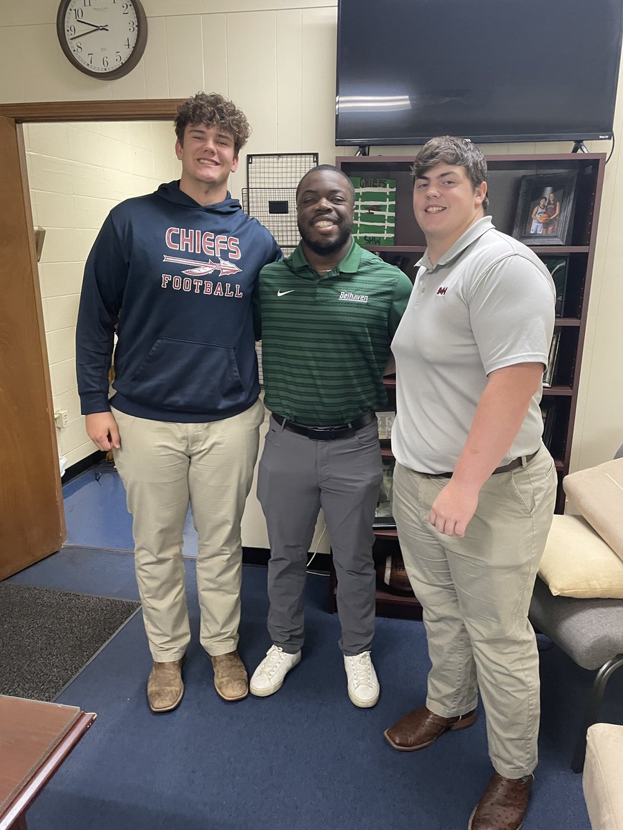 JohnPFoley77's tweet image. Blessed to receive a visit from coach Harris today @Brade_Ice @BelhavenU @BelhavenFB @RussWhiteside1 @Zandersowell61 #blessed #faith #Greatthingstocome