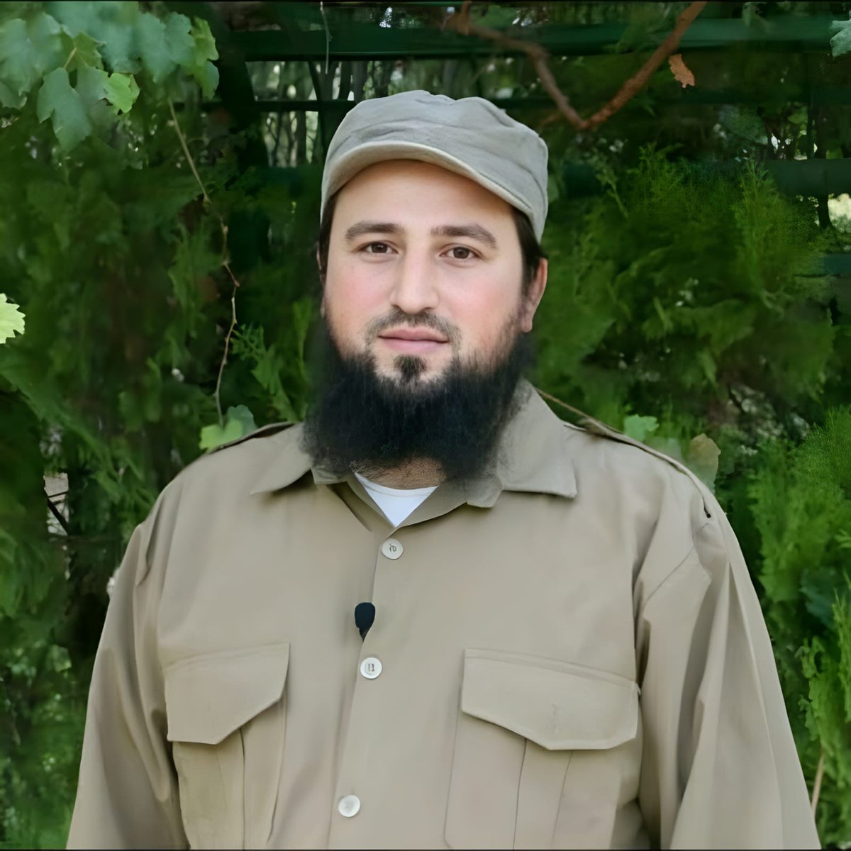 Suriye’nin özgür insanları, kahramanlarını unutmaz…
Şeyh Ebu’l-Abd Eşşiddâ, o kahramanlardan biridir. Yıllardır süren tutukluluğu artık son bulmalı. Türkiye'den dosyasının onuruna ve geçmişine uygun şekilde kapanmasını talep ediyoruz.