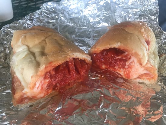 LisaS51983's tweet photo. @vinquezada1 Pepperoni Rolls https://t.co/gRqpbSN36N