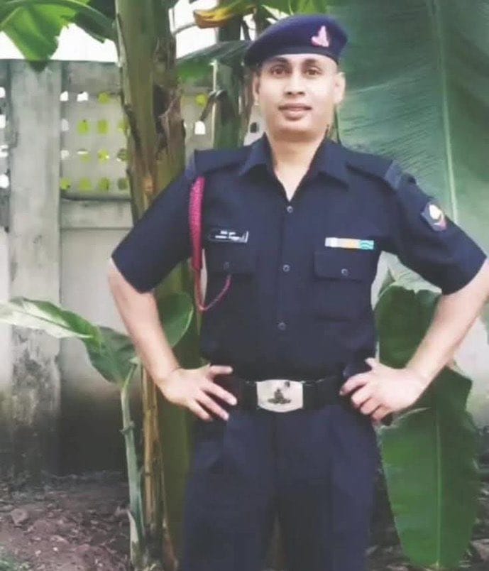 khurpenchh's tweet image. पाकिस्तान की तरह से होने वाली गोलीबारी में भारत के वीर सपूत दिनेश ने बलिदान दिया है ।

शहीद।