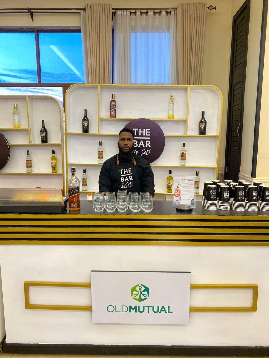 Rachealkyy's tweet image. Get your bar set up with us! Custom cocktails, tailored menus, and more - we've got the perfect mix.

#TheBarIsSet