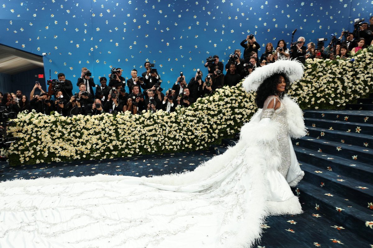 Mark Arby (@markarby) on Twitter photo I totally love Diana Ross. #MetGala I totally love Diana Ross. #MetGala