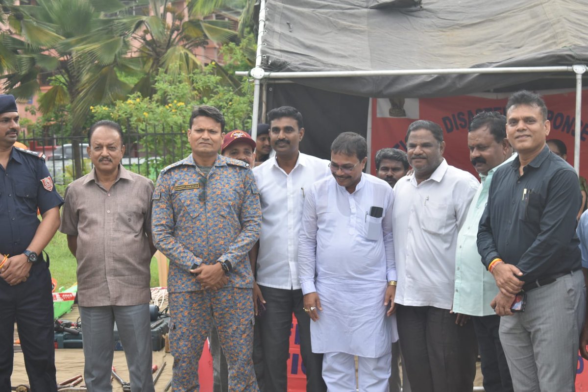 04NDRF's tweet image. #NDRF 04 BN and RRC A&amp;amp;NI, in Coordination with Officials and the Civil Defence Organization, conducted a Successful #Mock Drill in the #Andaman &amp;amp; Nicobar Islands. The Exercise Aimed to Enhance Disaster Response Readiness and Inter-Agency Synergy. #MockDrill #CivilDefence
 @ANI