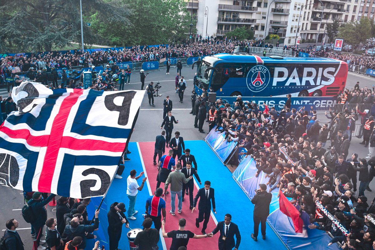 PSG_inside's tweet photo. 📍Parc des Princes

#PSGARS I #UCL https://t.co/JMnfCwopjB