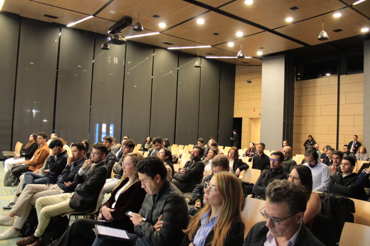 ofiscalpuj's tweet image. Lanzamos el S.A.P.O (Sistema de Alertas Públicas Optimizadas), una herramienta de alertas tempranas que permitirá que el gasto sea más #Eficiente y #Transparente. 
Gracias a los invitados, asistentes y a la @UniJaveriana por permitirnos seguir democratizando las #FinanzasPúblicas